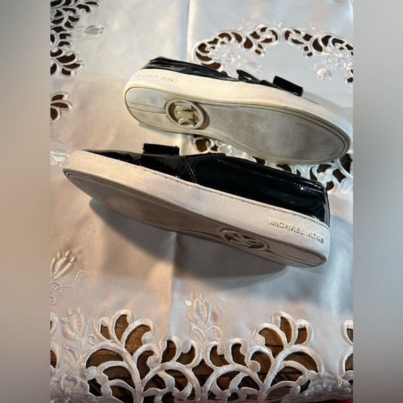 Michael Kors black shiny sneakers with cute silver stones. Very comfortable 8.5 - Picture 5 of 9